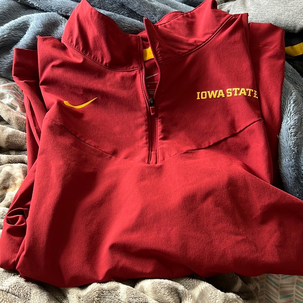 Men’s Nike pullover